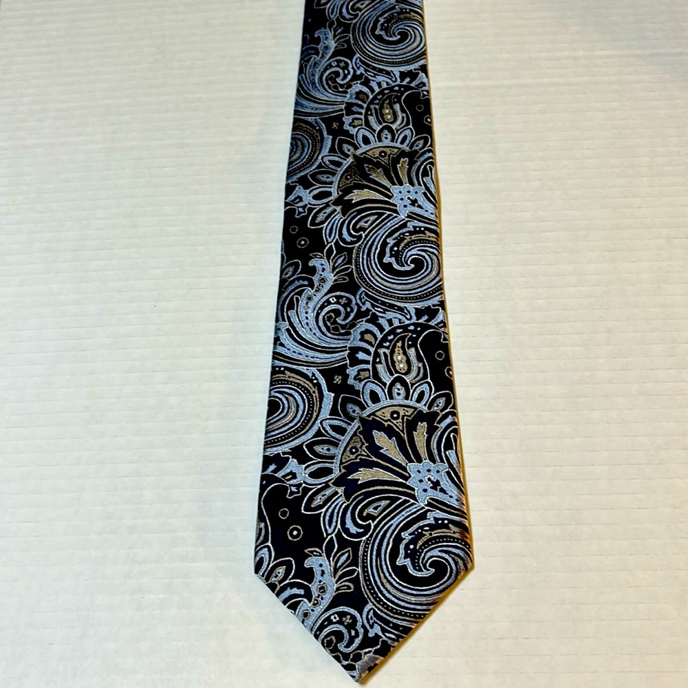 Eagle 100% silk necktie, blue silver in color Paisley pattern